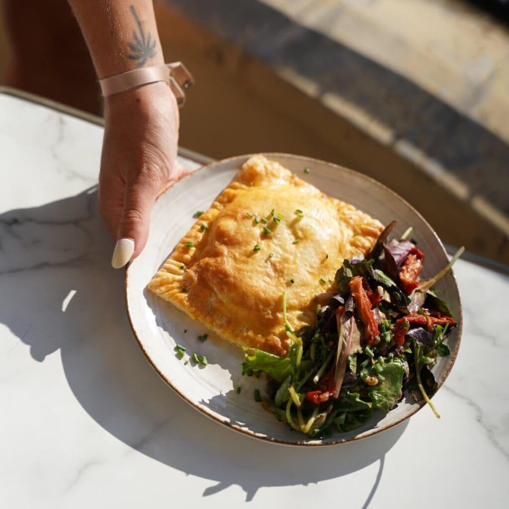 Agence M Com Marseille Ensemble Retsaurant Venelles entree septembre feuillete creme poulet champignons